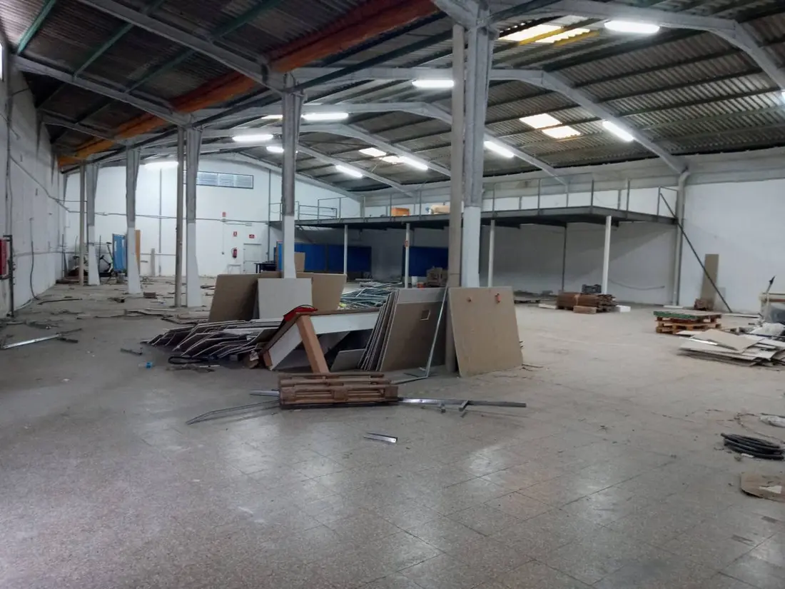 Nave diáfana tras el vaciado completo en Valencia